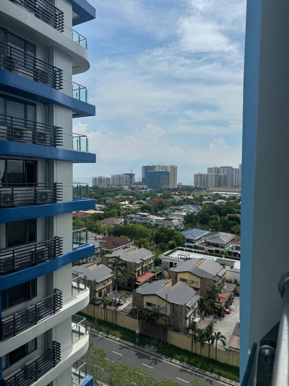 L Condotel Paranaque City エクステリア 写真