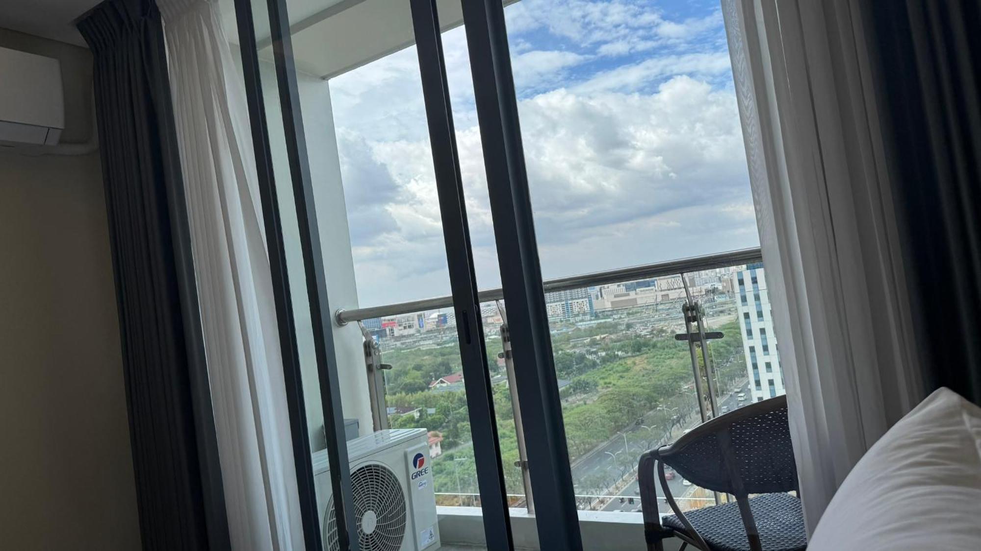 L Condotel Paranaque City エクステリア 写真